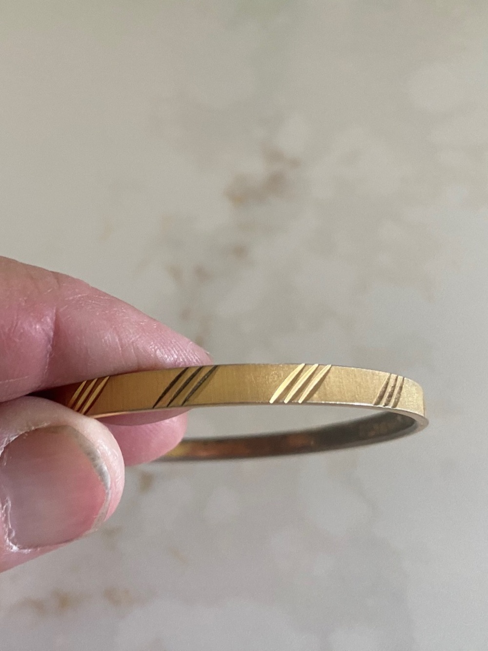 VINTAGE MONET GOLD TONE BANGLE BRACELET